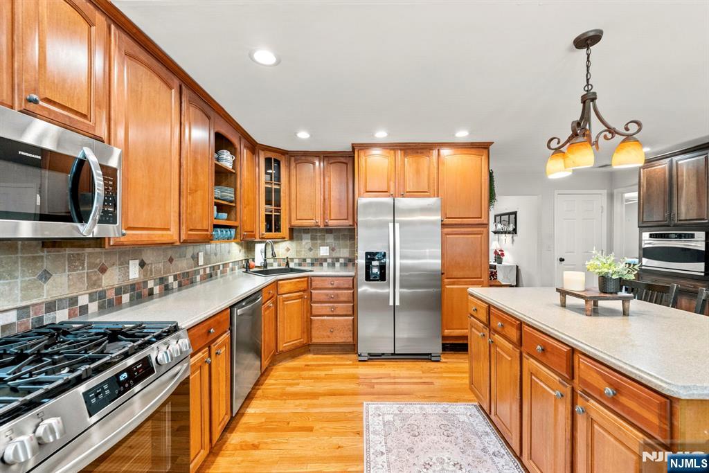 172 Rafkind Road Bloomingdale, NJ 07403 - Photo 12 of 43 Gallery Image 12