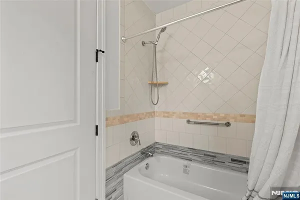 $5,400 | 1600 Kaufers Lane, Unit 4, Fort Lee, NJ 07024