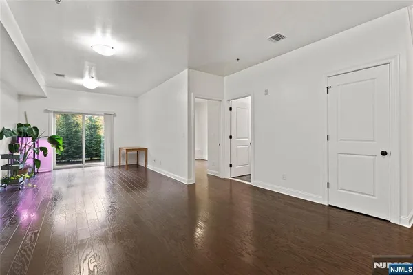 $5,400 | 1600 Kaufers Lane, Unit 4, Fort Lee, NJ 07024