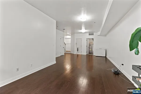 $5,400 | 1600 Kaufers Lane, Unit 4, Fort Lee, NJ 07024