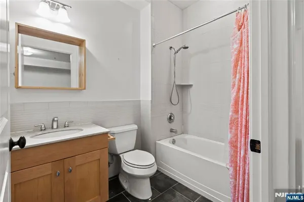 $5,400 | 1600 Kaufers Lane, Unit 4, Fort Lee, NJ 07024