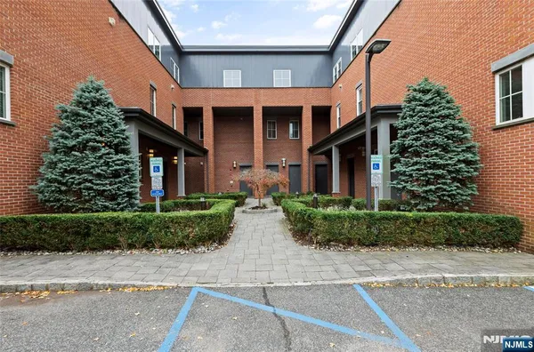 $5,400 | 1600 Kaufers Lane, Unit 4, Fort Lee, NJ 07024
