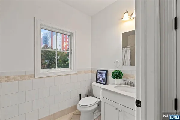 $5,400 | 1600 Kaufers Lane, Unit 4, Fort Lee, NJ 07024