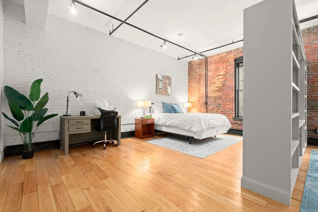 19 Stanhope Street, Unit 2C Boston, MA 02116 - Photo 16 of 27