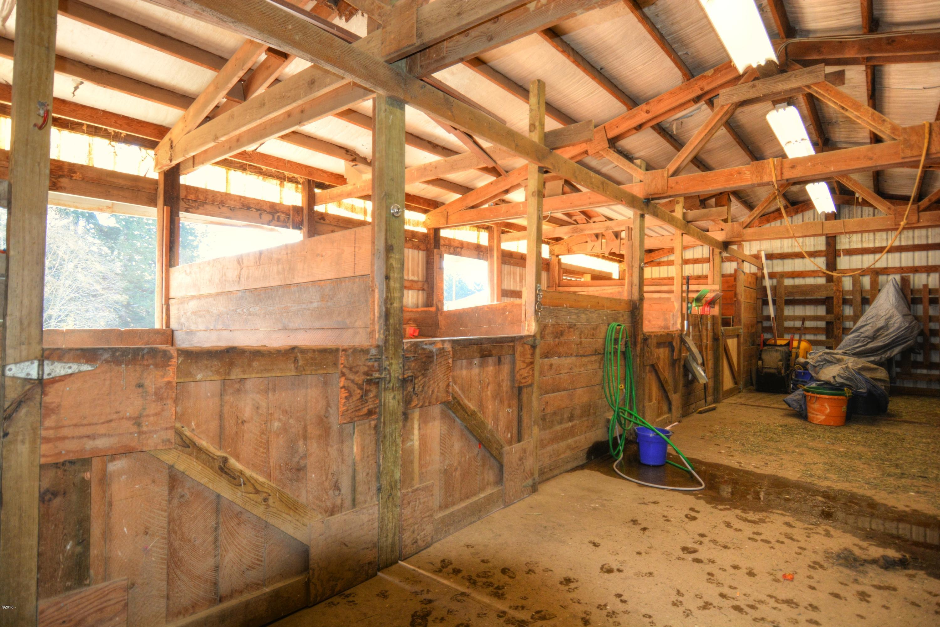 3220 North Bayview Road Waldport, OR 97394 - Photo 34 of 50 4 Stalls