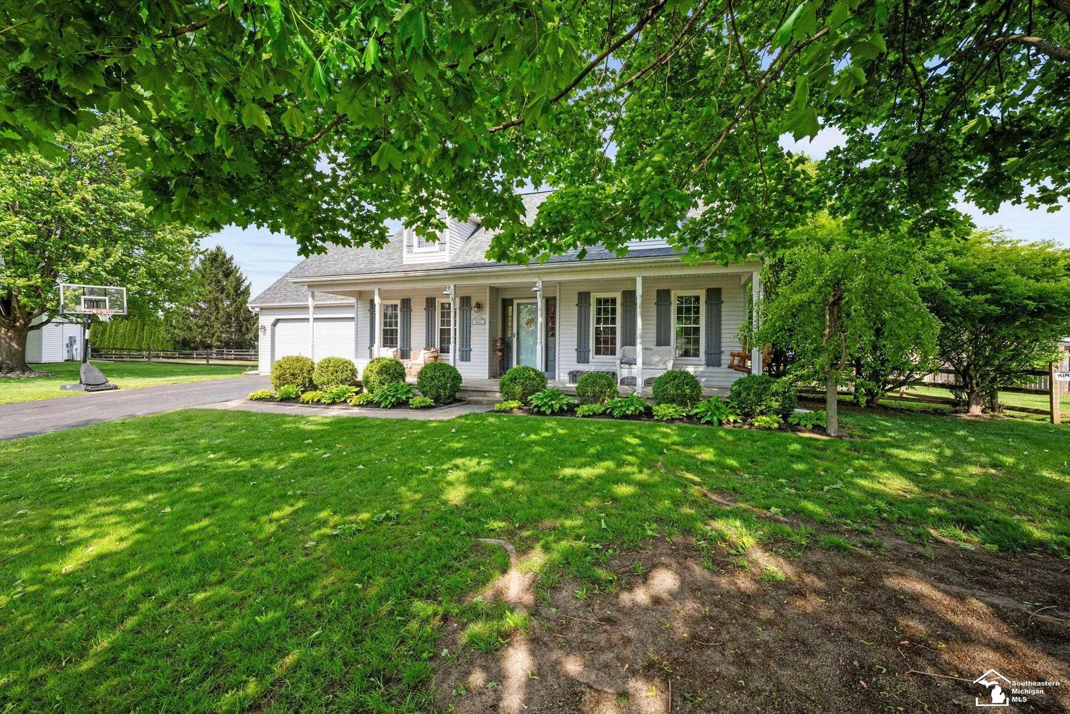 7334 Sun Valley Court Temperance, MI 48182 - Photo 4 of 40