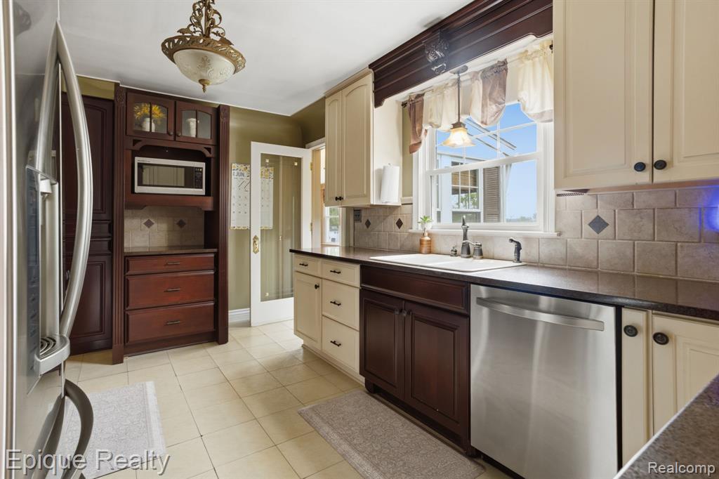 608 South Main Street Capac, MI 48014 - Photo 8 of 25