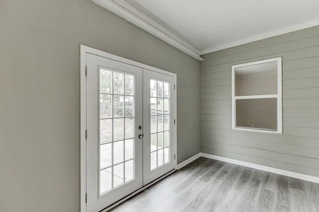 a view of a yard with a house