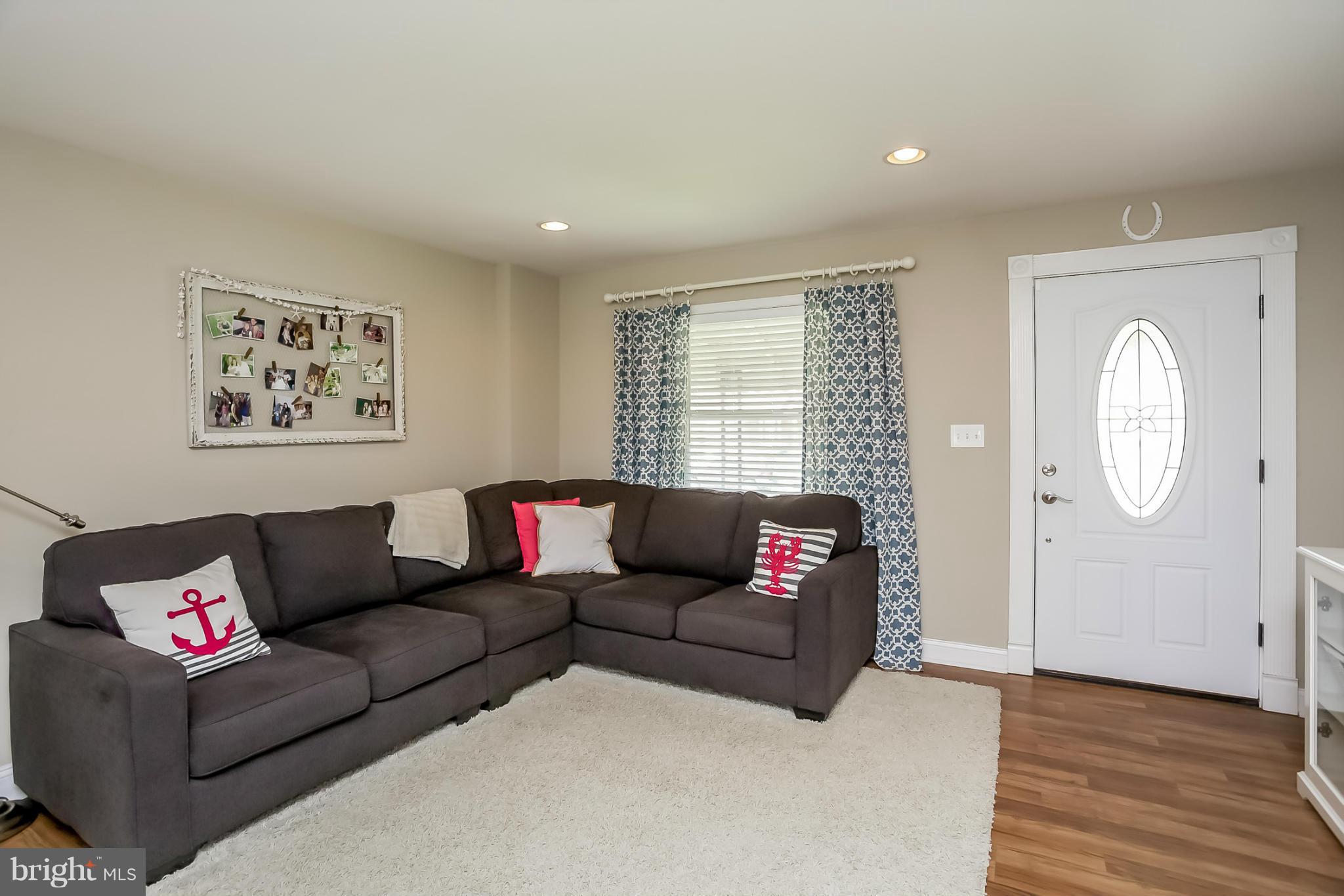 2134 Vailthorn Road Baltimore, MD 21220 - Photo 11 of 30 Living Room