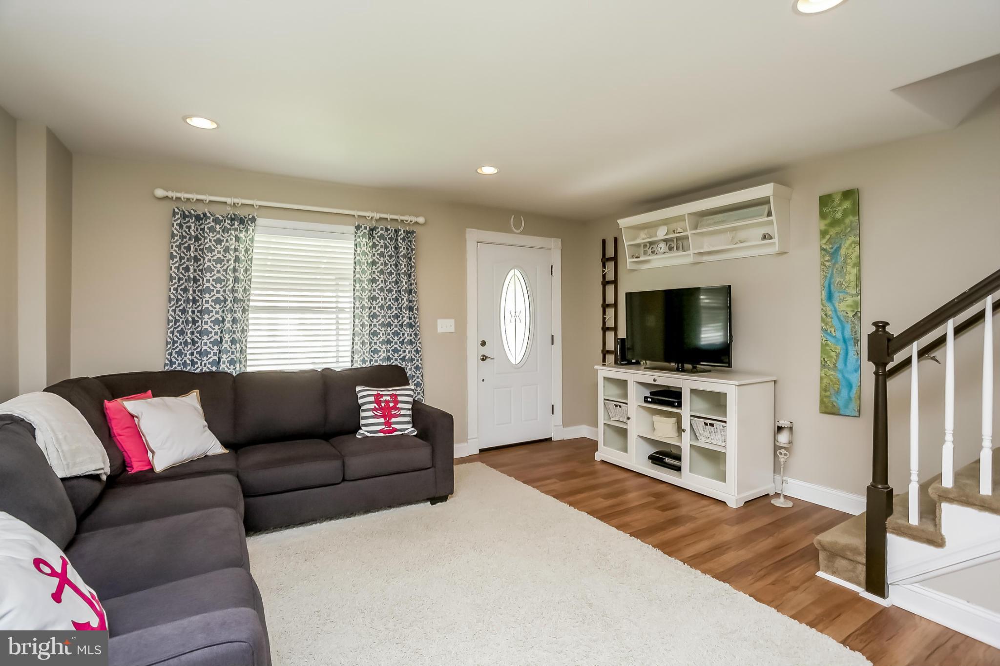 2134 Vailthorn Road Baltimore, MD 21220 - Photo 9 of 30 Living room