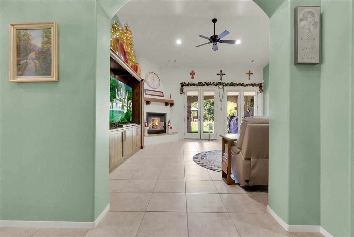 32815 Riverside Drive Springville, CA 93265 - Photo 21 of 84 Entryway