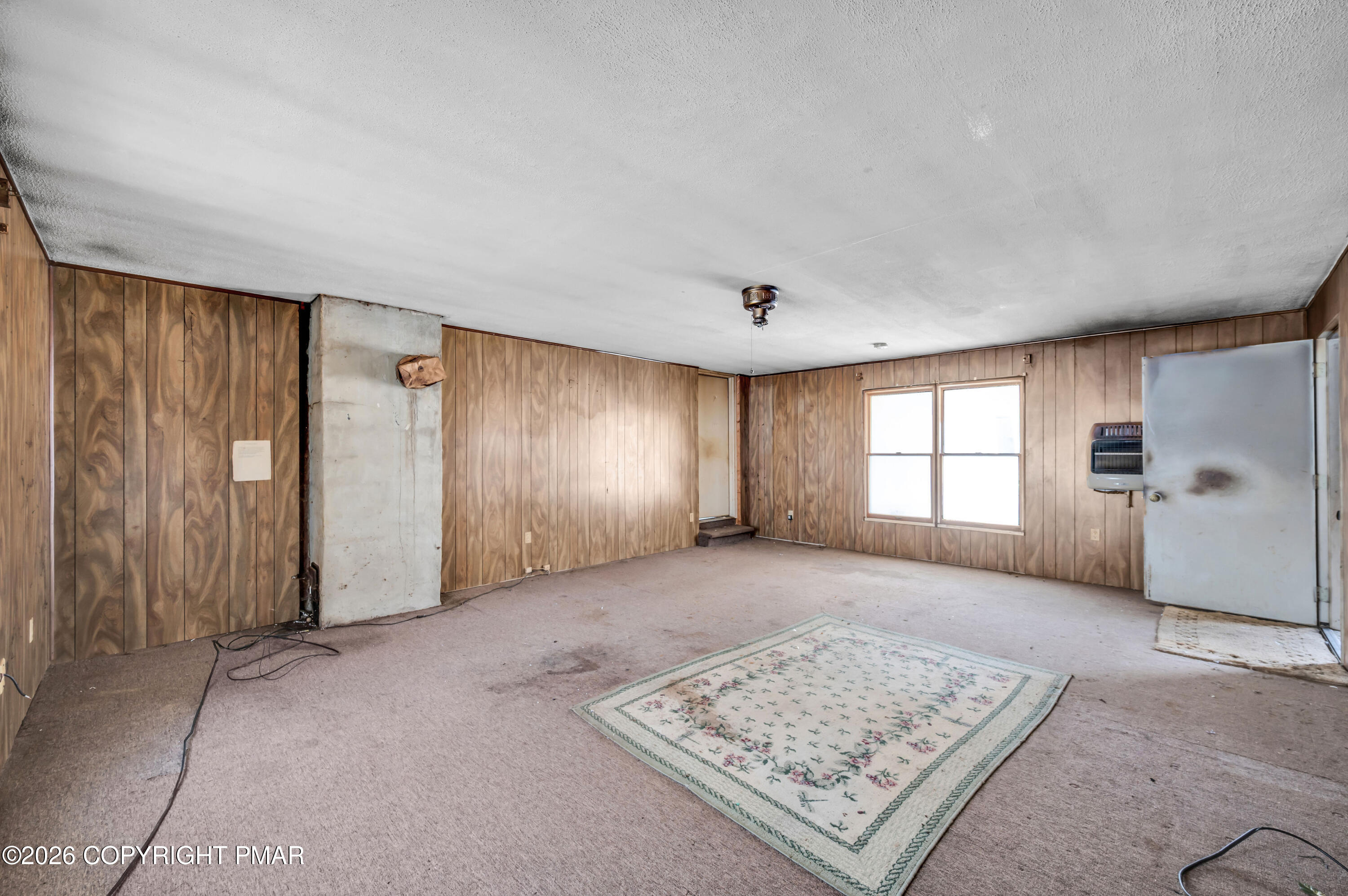 401 Schoolhouse Road East Stroudsburg, PA 18302 - Photo 20 of 21 an empty room with windows and closet