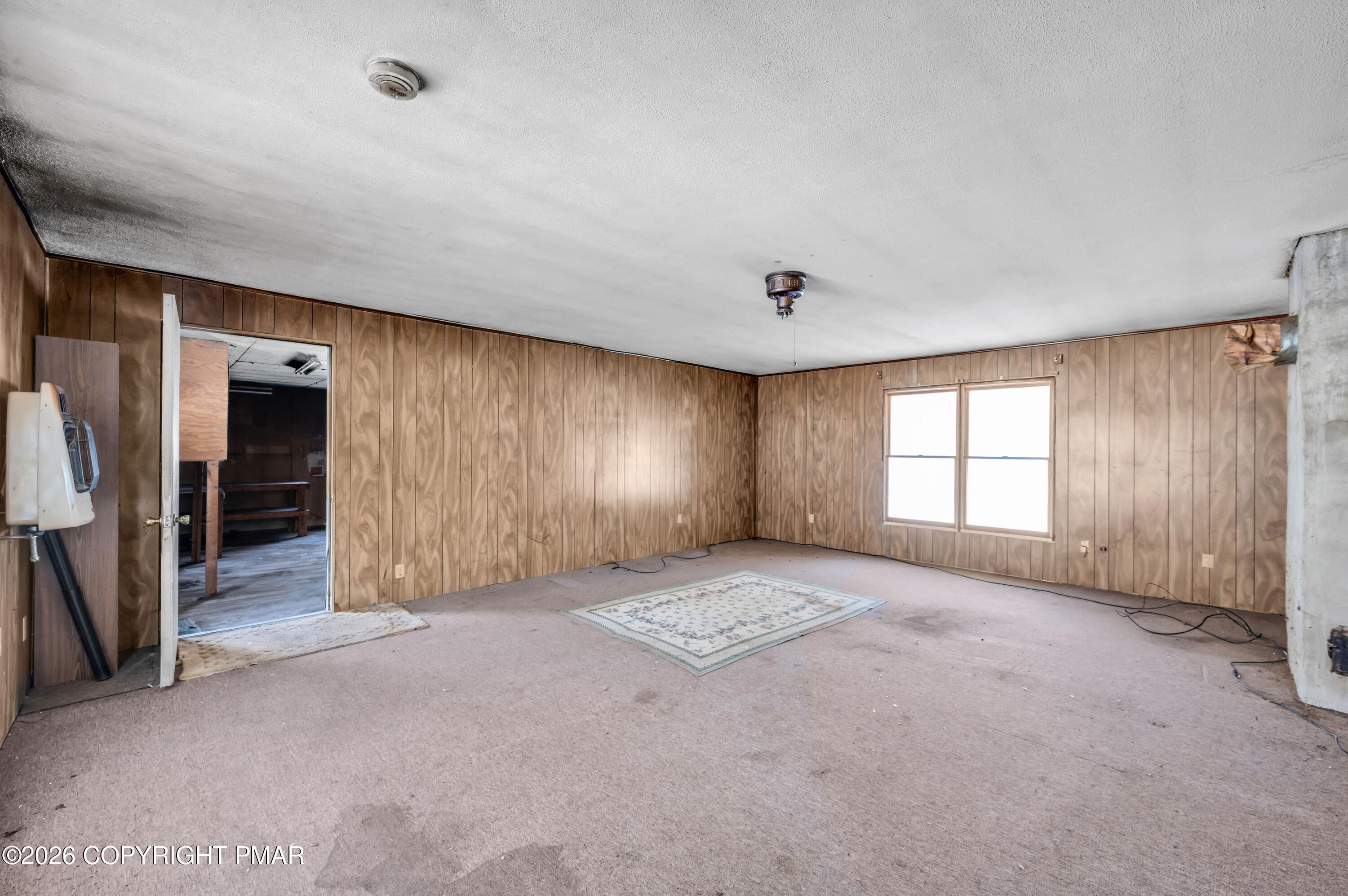 401 Schoolhouse Road East Stroudsburg, PA 18302 - Photo 21 of 21 an empty room with windows