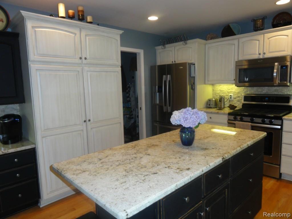 7105 Summit Ridge Brighton, MI 48116 - Photo 19 of 35 DSC03578-2.jpg