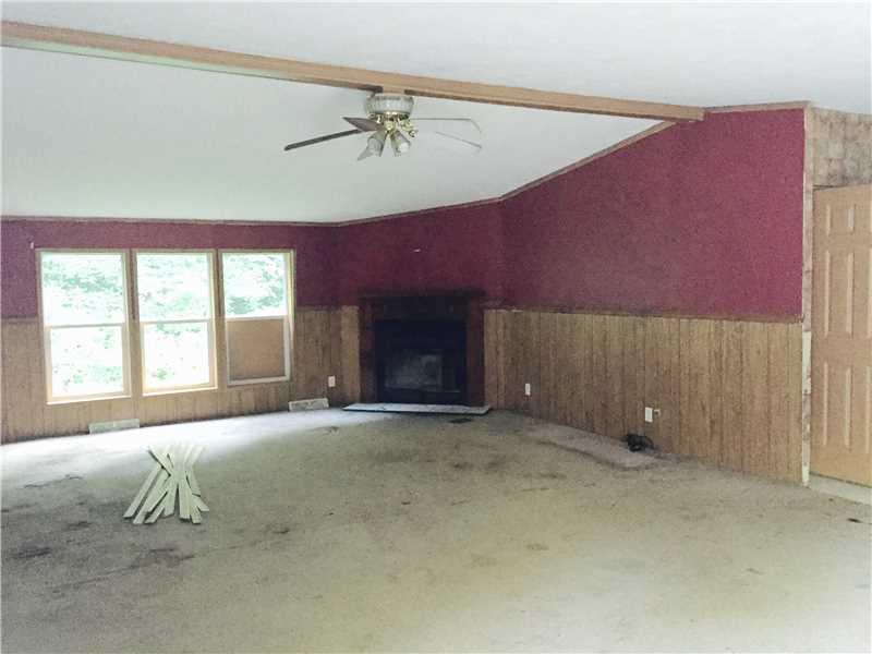 329 Lower Hayes Road Kittanning, PA 16201 - Photo 3 of 10 Living Room.