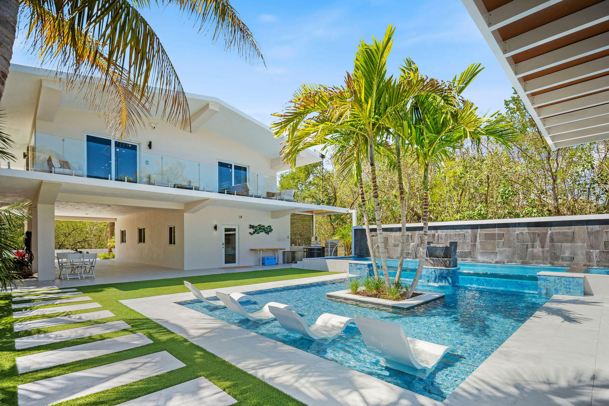 974 Shaw Drive Key Largo, FL 33037 - Photo 40 of 84 a view of a house with swimming pool and sitting area