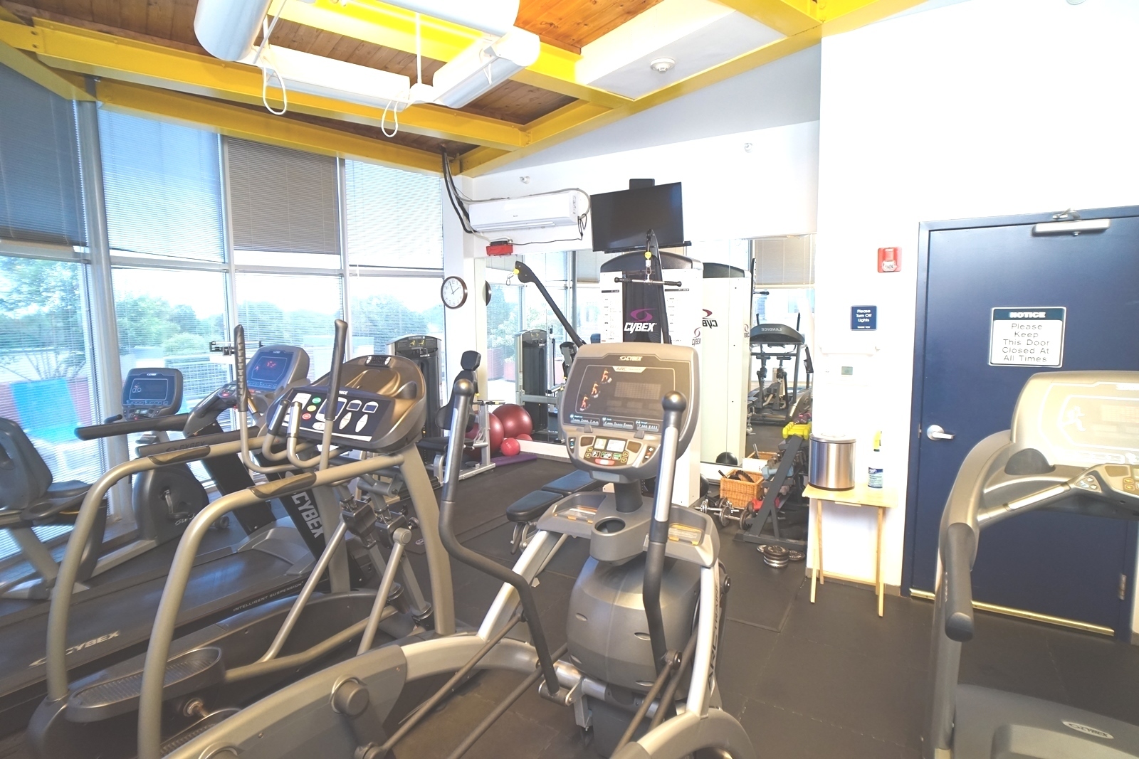 1222 Chicago Avenue, Unit 705 Evanston, IL 60202 - Photo 29 of 33 a view of a room with gym equipment