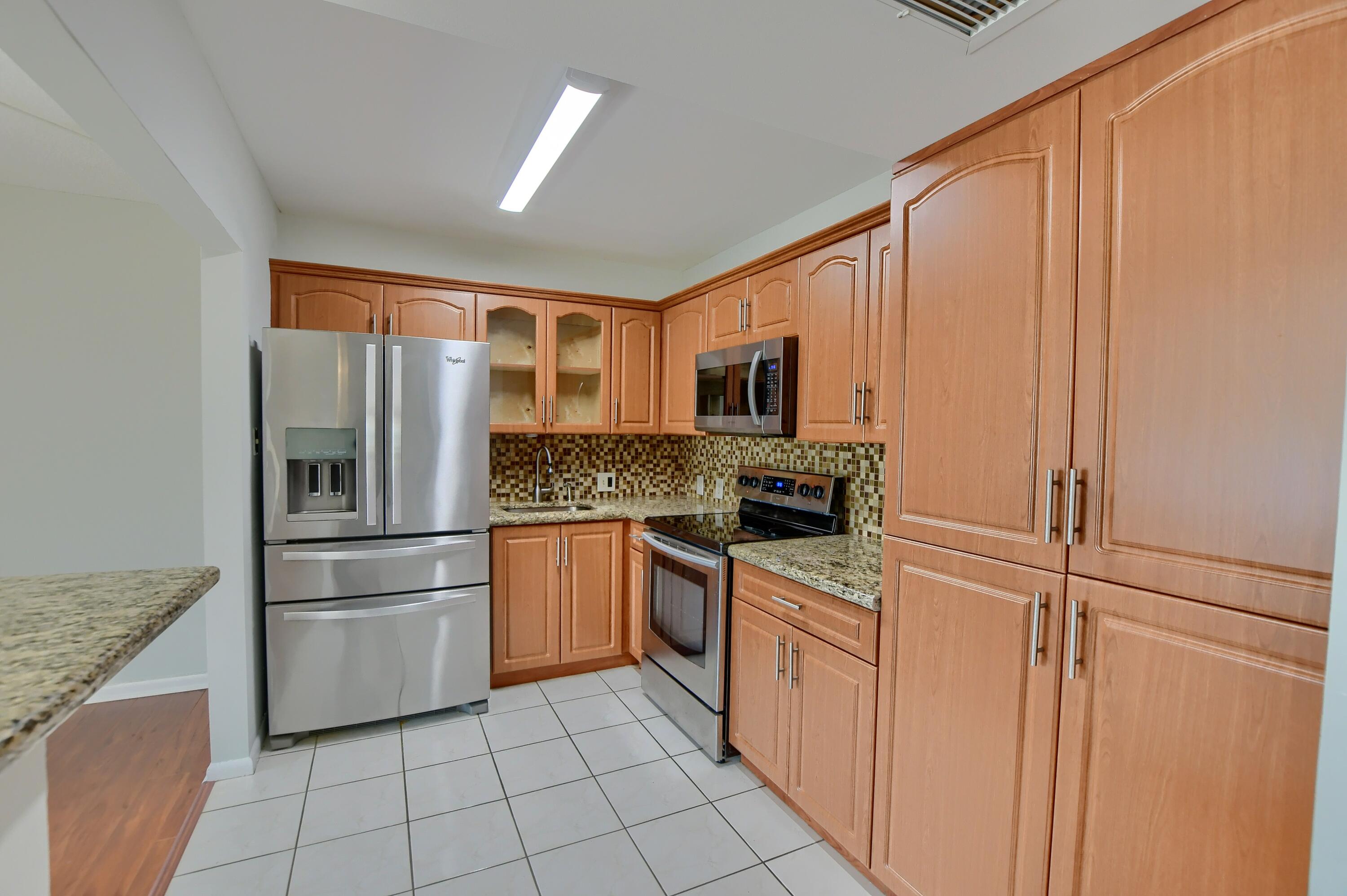 77 Mansfield B Boca Raton, FL 33434 - Photo 12 of 23 EBF_4170-HDR(5)