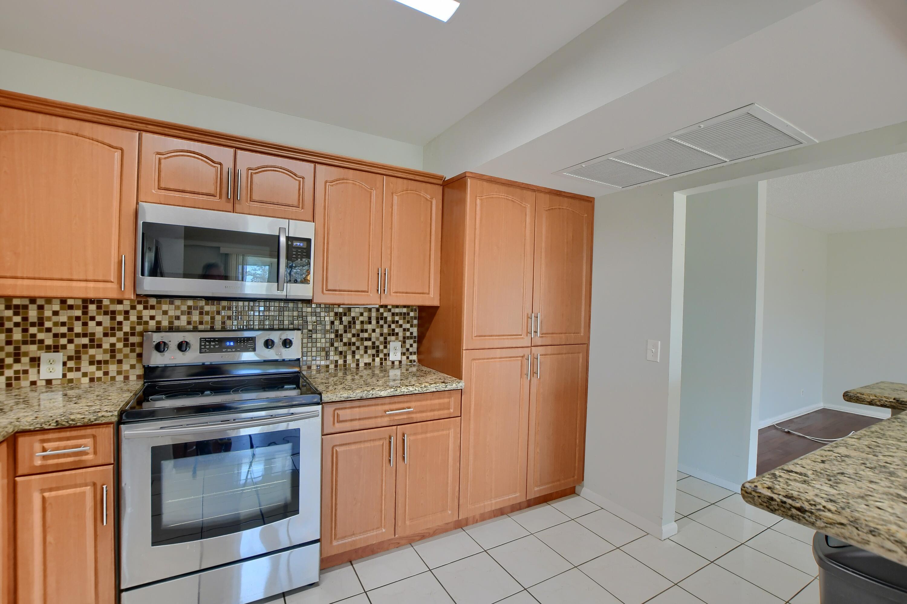 77 Mansfield B Boca Raton, FL 33434 - Photo 13 of 23 EBF_4175-HDR(5)