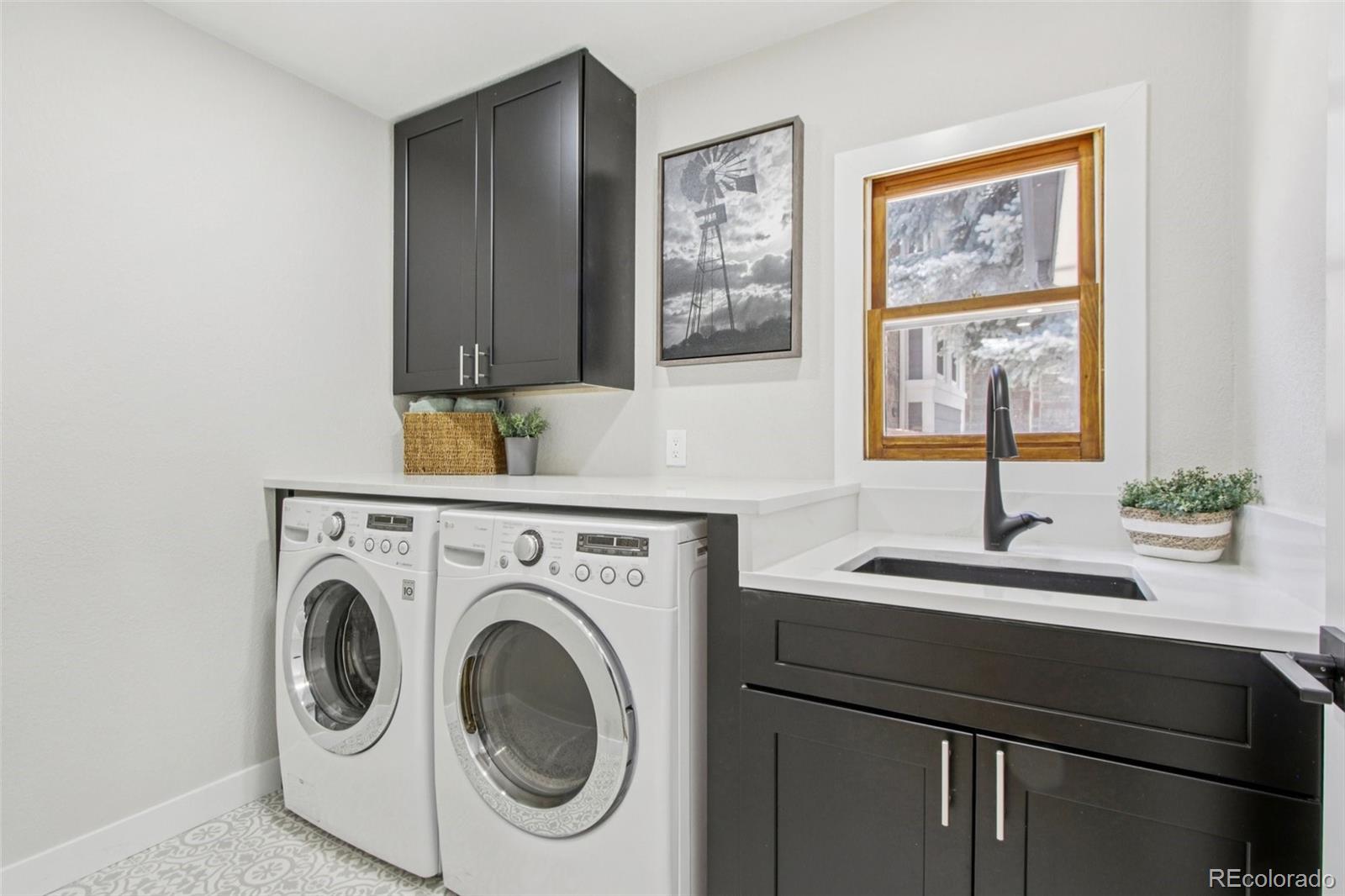 9810 Venneford Ranch Road Highlands Ranch, CO 80126 - Photo 17 of 50 a utility room with dryer and washer