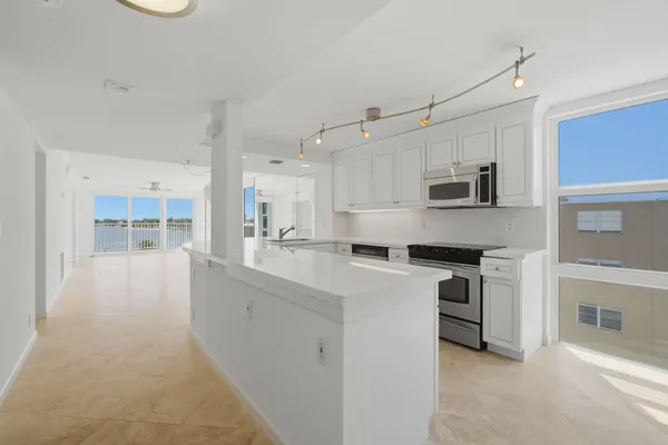 $4,000 | 3901 South Flagler Drive, Unit 503, West Palm Beach, FL 33405