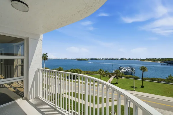 $4,000 | 3901 South Flagler Drive, Unit 503, West Palm Beach, FL 33405