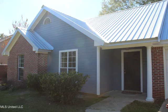 $232,900 | 115 Dogwood Hill Drive, Florence, MS 39073