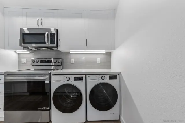 a view of kitchen with washer and dryer