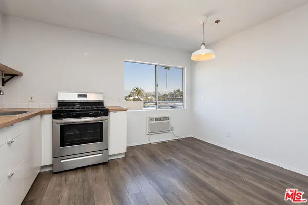$2,350 | 3933 Marathon Street, Unit 202A, Los Angeles, CA 90029