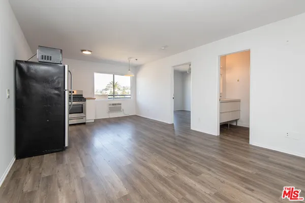$2,350 | 3933 Marathon Street, Unit 202A, Los Angeles, CA 90029