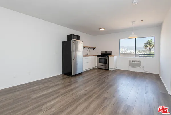$2,350 | 3933 Marathon Street, Unit 202A, Los Angeles, CA 90029