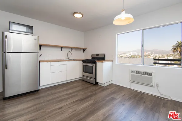 $2,350 | 3933 Marathon Street, Unit 202A, Los Angeles, CA 90029