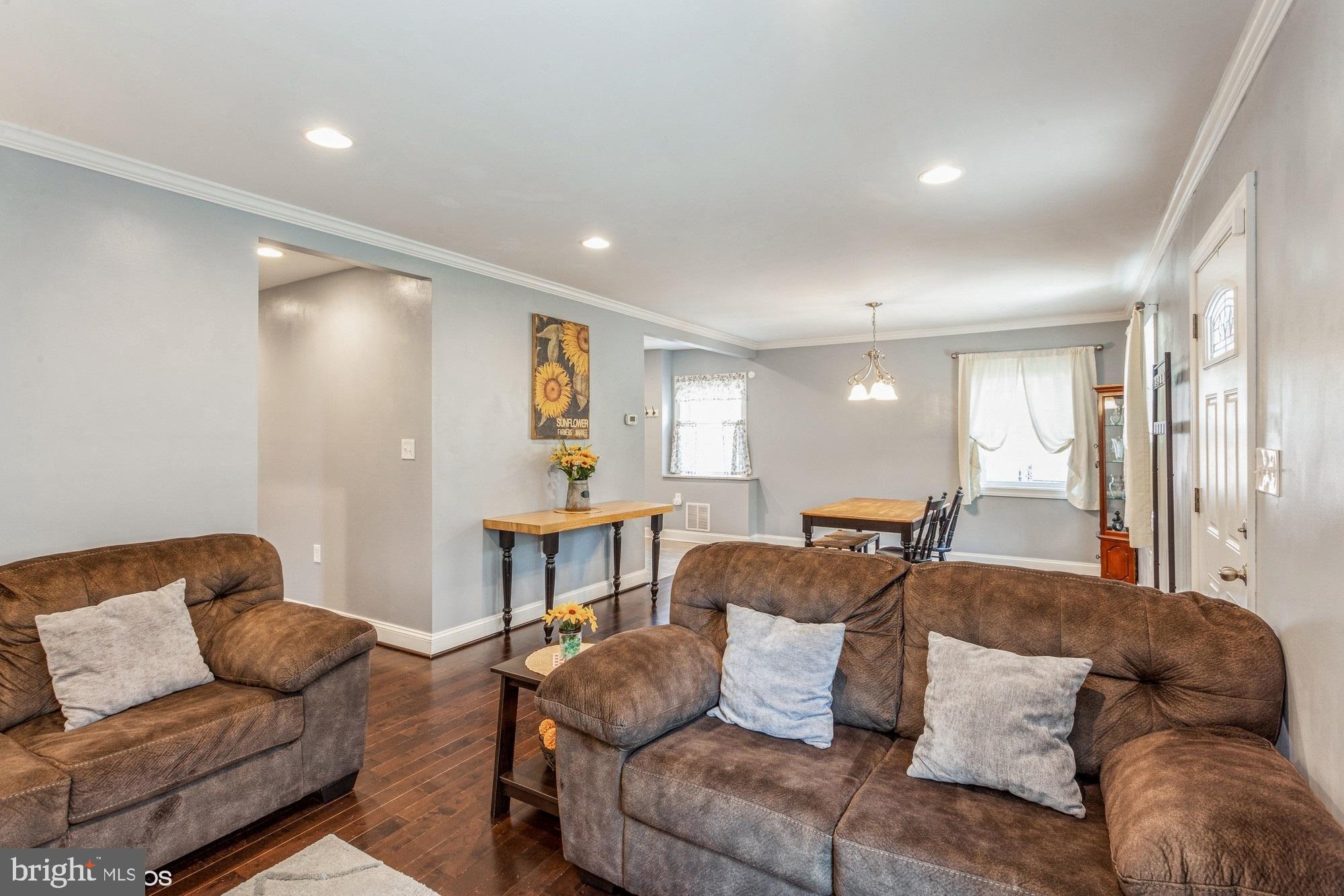 7806 Old Harford Road Baltimore, MD 21234 - Photo 7 of 36 Living Room