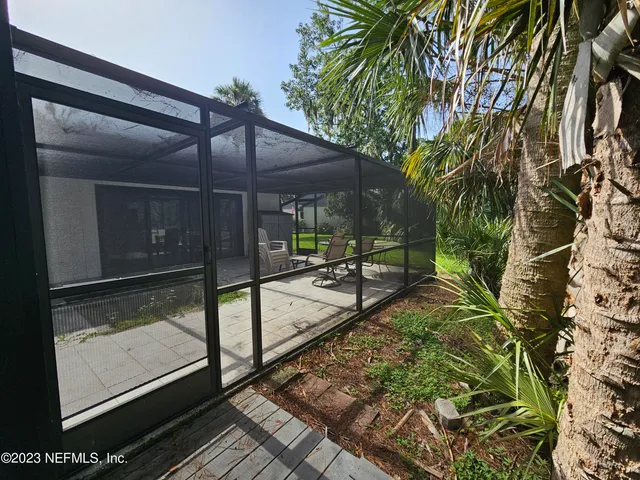 a view of a sign of a park next to a road