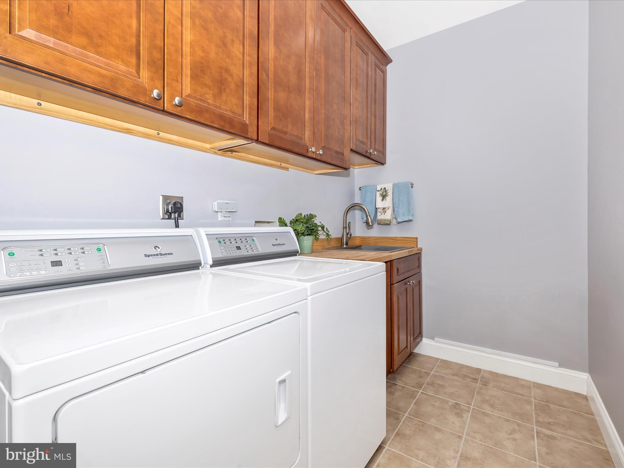 352 Ridge Road Washington Grove, MD 20880 - Photo 17 of 58 a utility room with dryer and washer