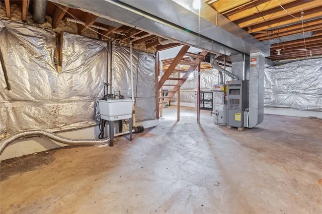 $2,000 | 1157 Genesee Street, Rochester, NY 14611