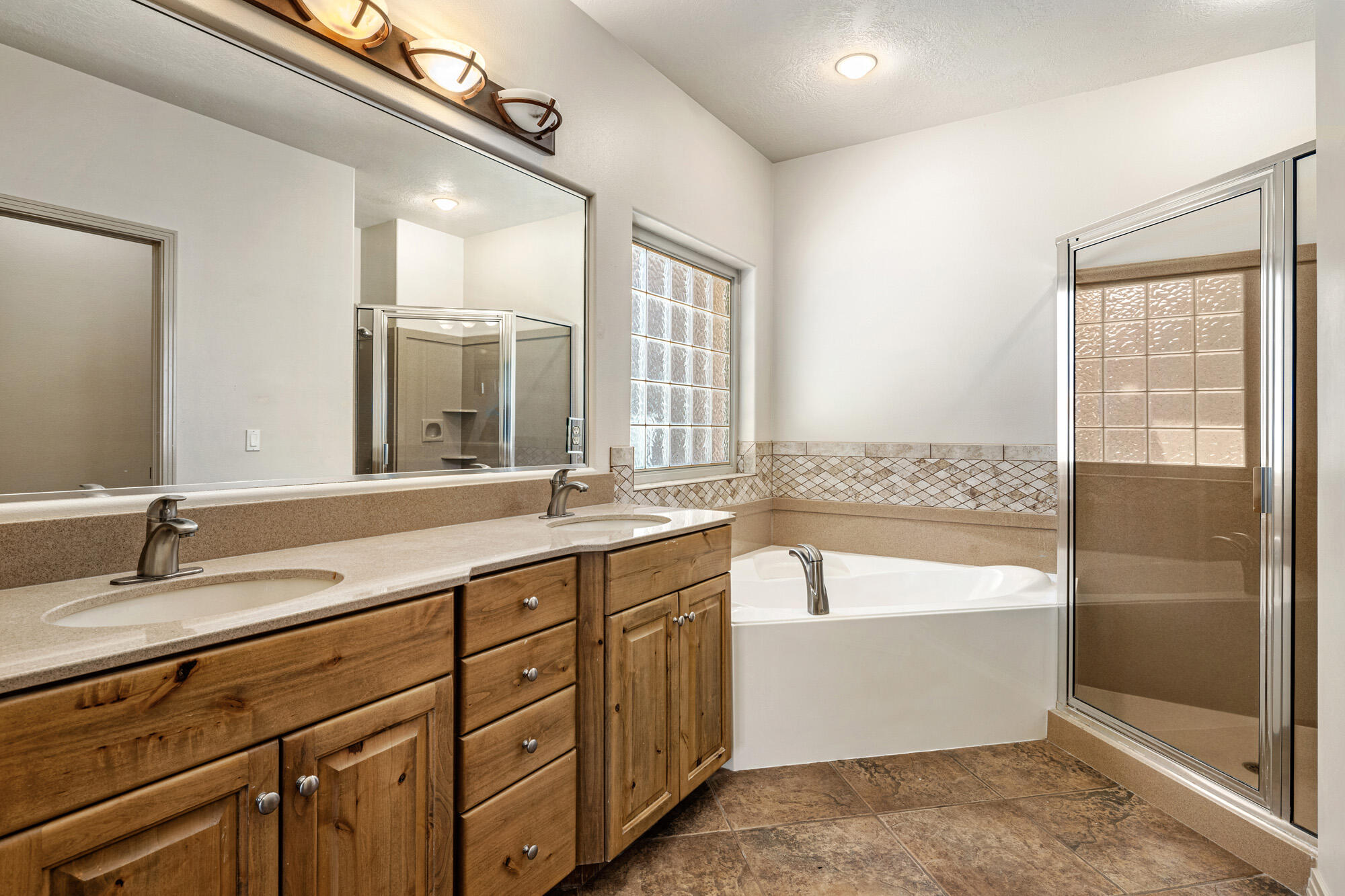 2166 West 1010 North St. George, UT 84770 - Photo 21 of 31 primary bath