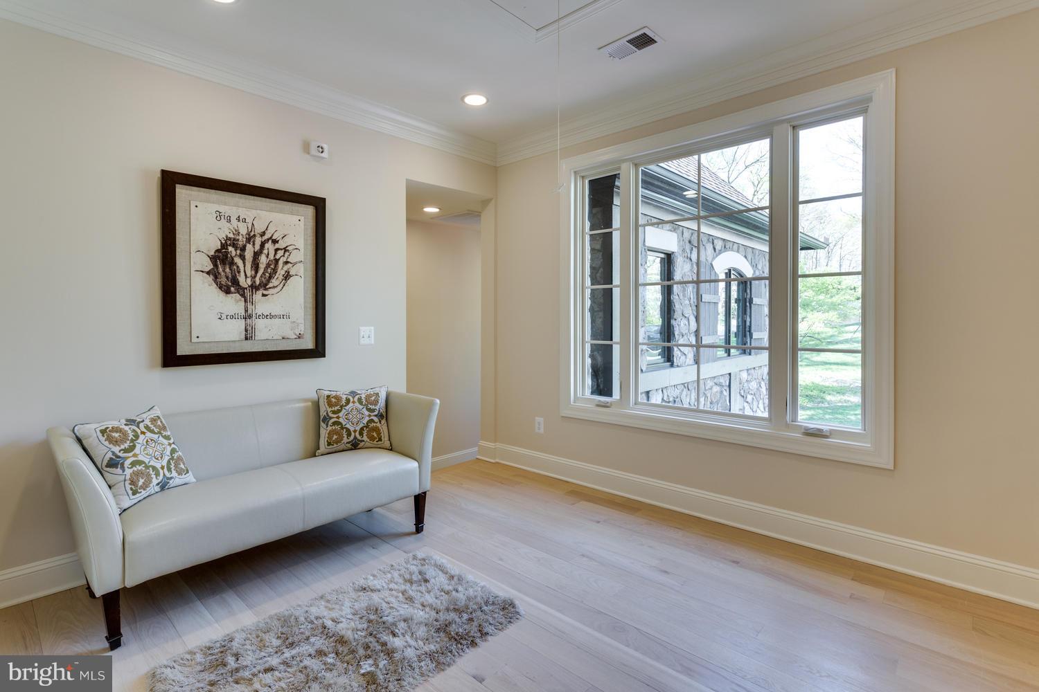 8602 Dixie Place McLean, VA 22102 - Photo 14 of 28 Sitting Room