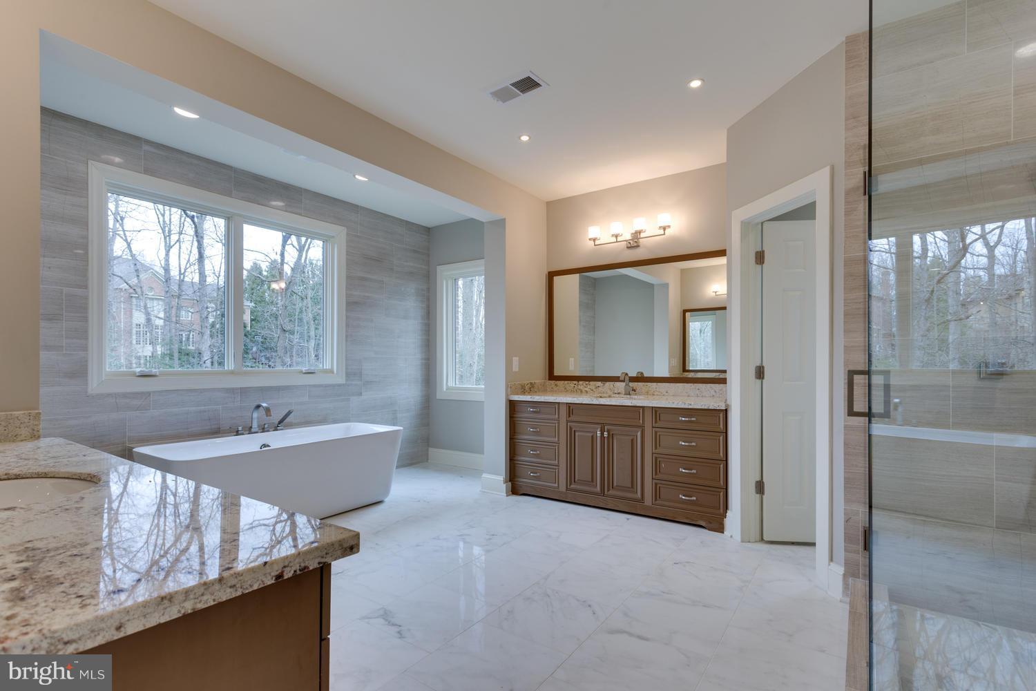 8602 Dixie Place McLean, VA 22102 - Photo 19 of 28 Bath (Master)