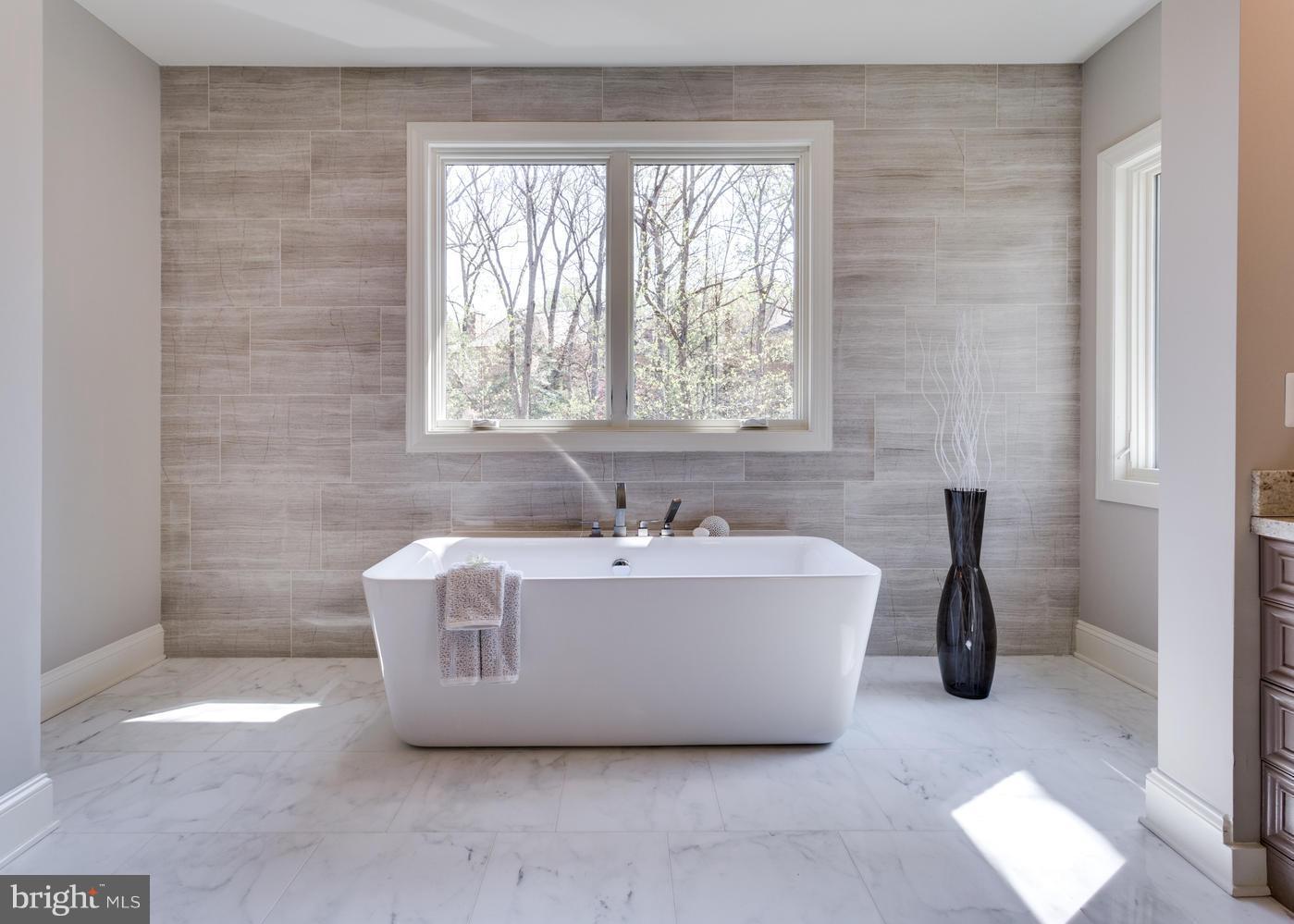 8602 Dixie Place McLean, VA 22102 - Photo 21 of 28 Bath (Master)