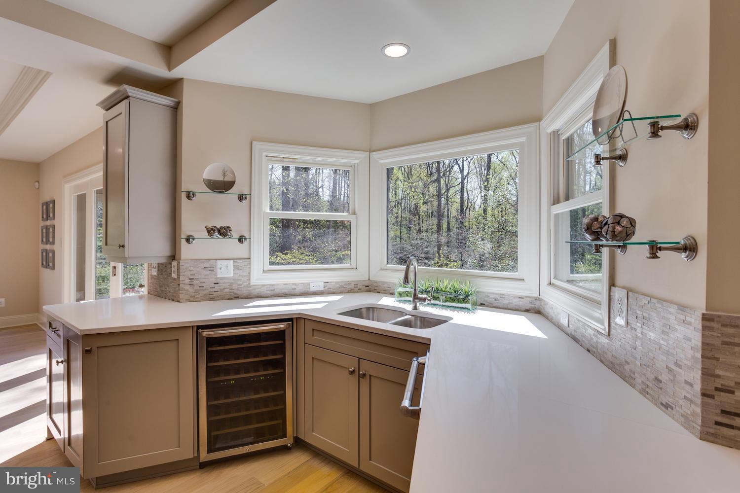 8602 Dixie Place McLean, VA 22102 - Photo 6 of 28 Kitchen