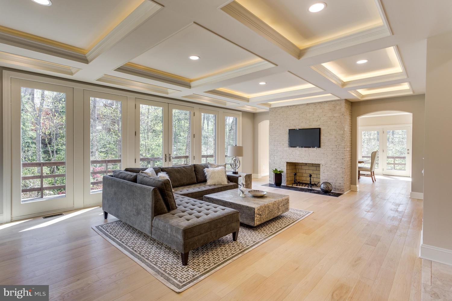 8602 Dixie Place McLean, VA 22102 - Photo 10 of 28 Family Room