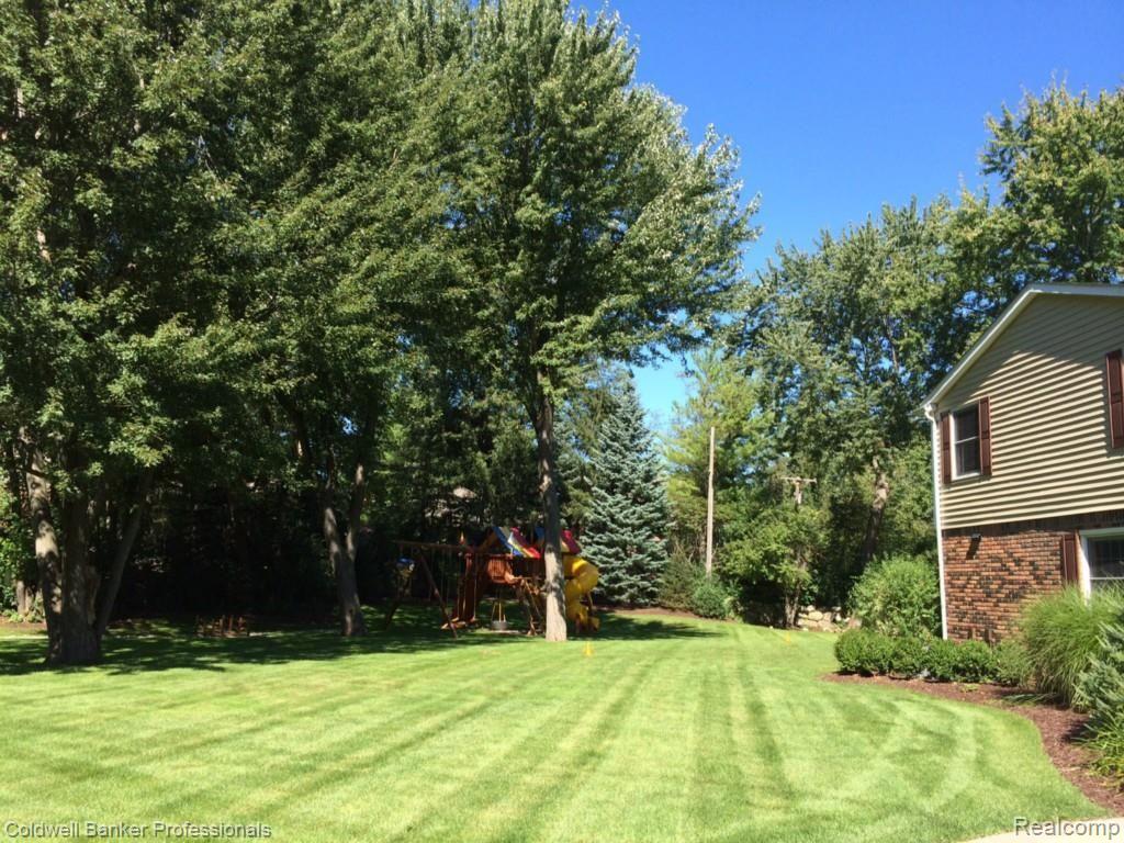 111 Manor Road Bloomfield Hills, MI 48304 - Photo 6 of 65 photo 1 (2).jpg