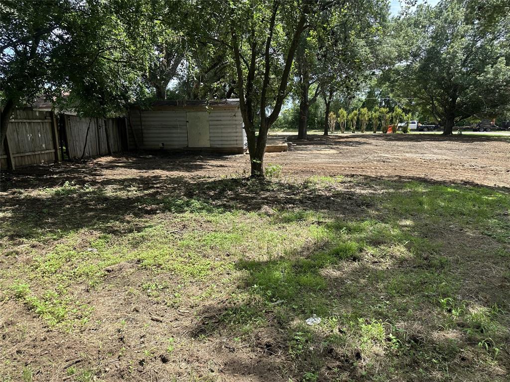 608 West Walcott Street Pilot Point, TX 76258 - Photo 5 of 6