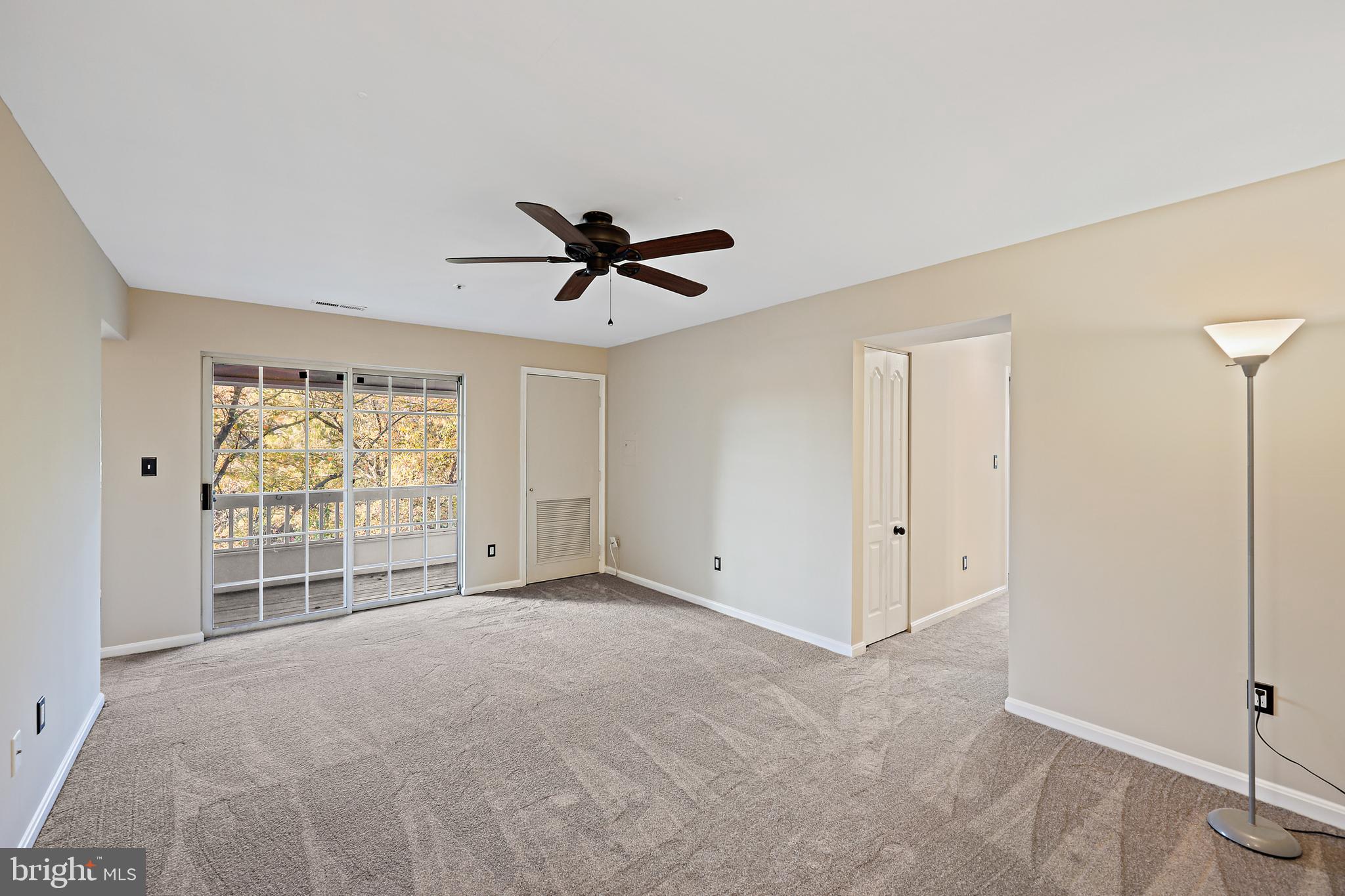 8358 Montgomery Run Road, Unit G Ellicott City, MD 21043 - Photo 13 of 38 Living room