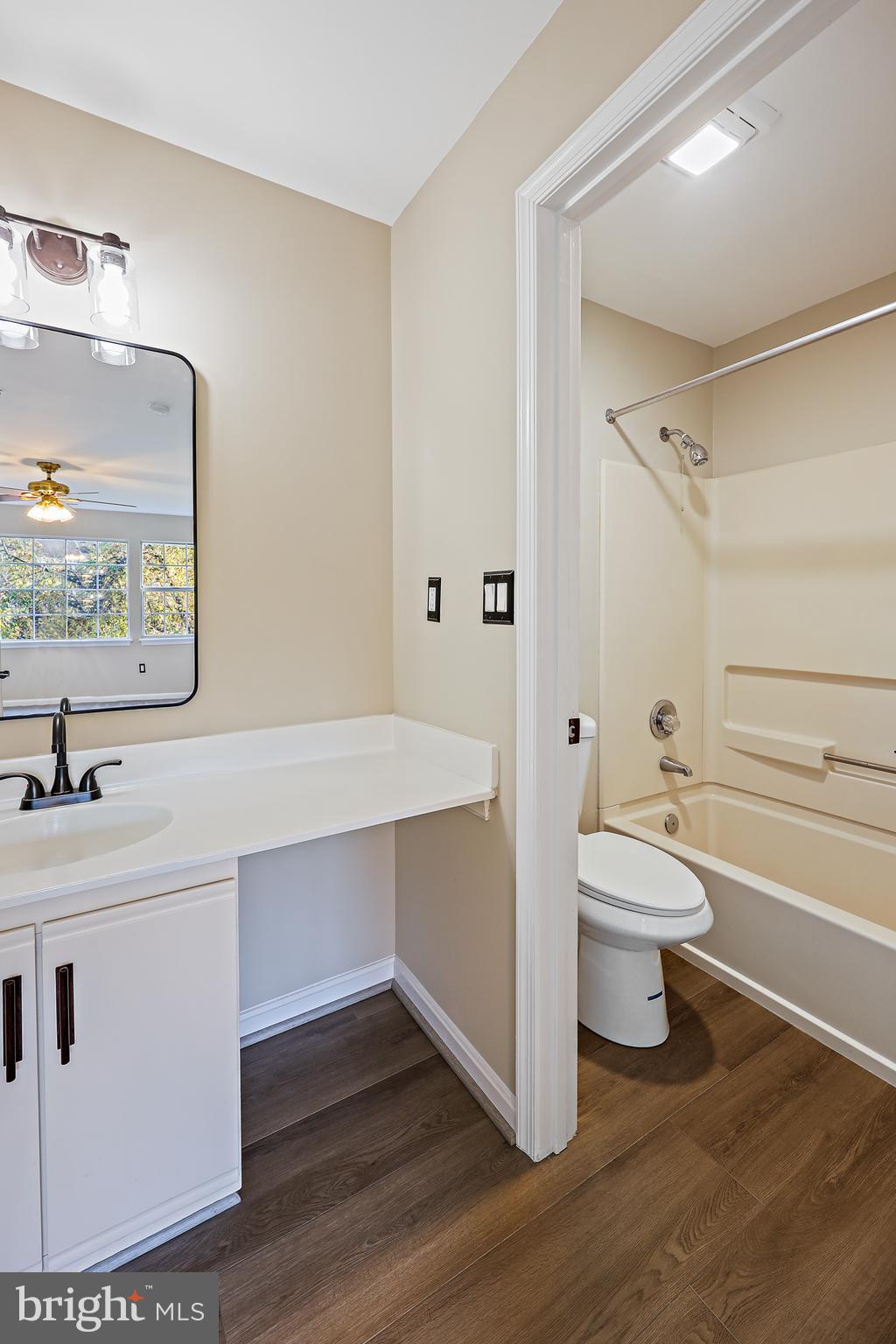 8358 Montgomery Run Road, Unit G Ellicott City, MD 21043 - Photo 21 of 38 Primary bath