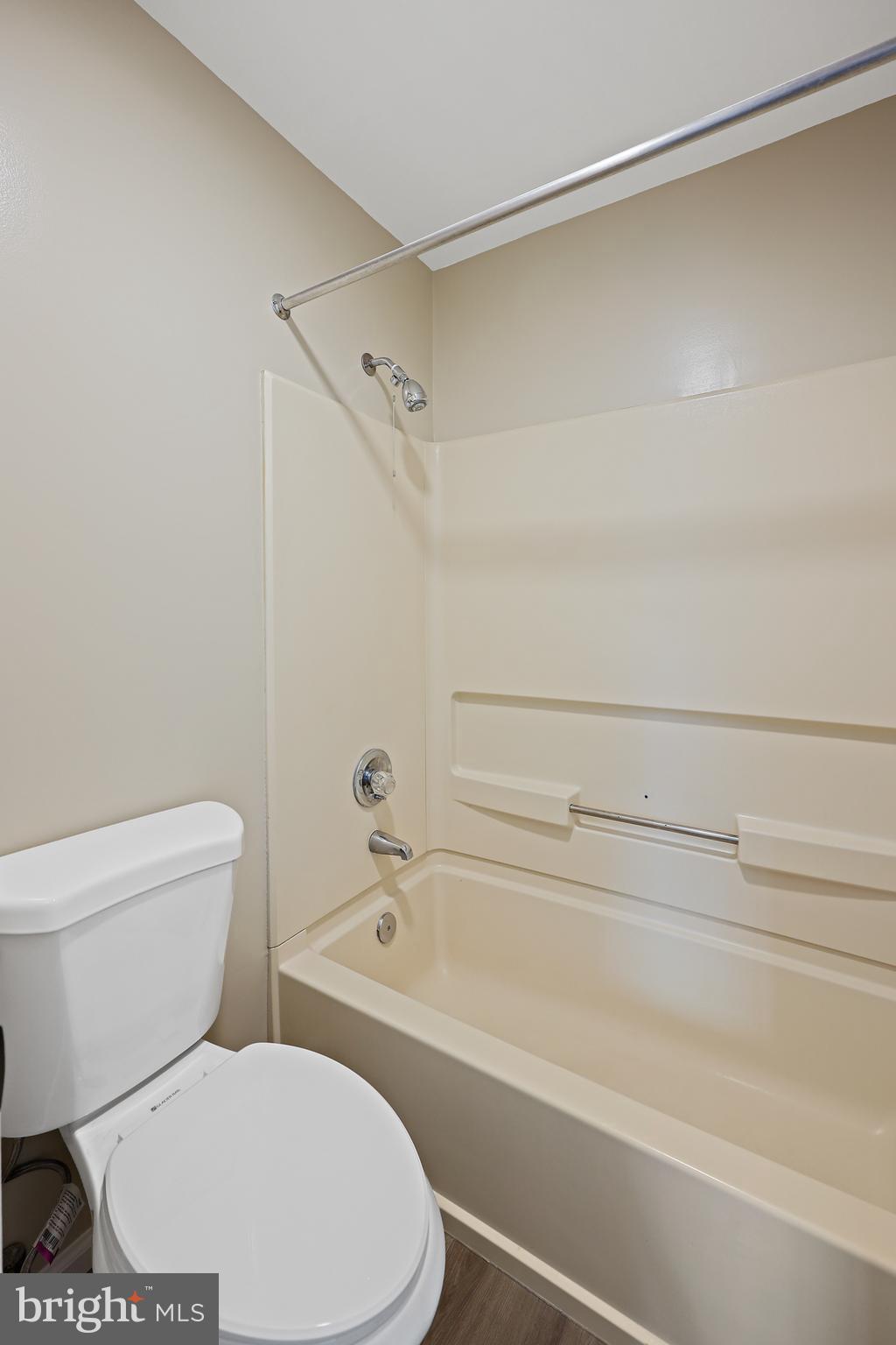 8358 Montgomery Run Road, Unit G Ellicott City, MD 21043 - Photo 22 of 38 Primary bath