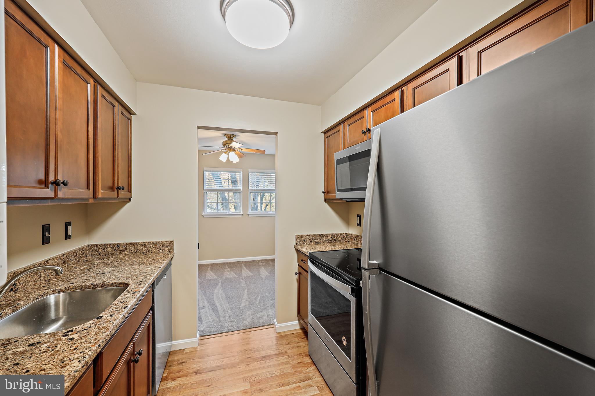 8358 Montgomery Run Road, Unit G Ellicott City, MD 21043 - Photo 4 of 38 Kitchen with granite counters