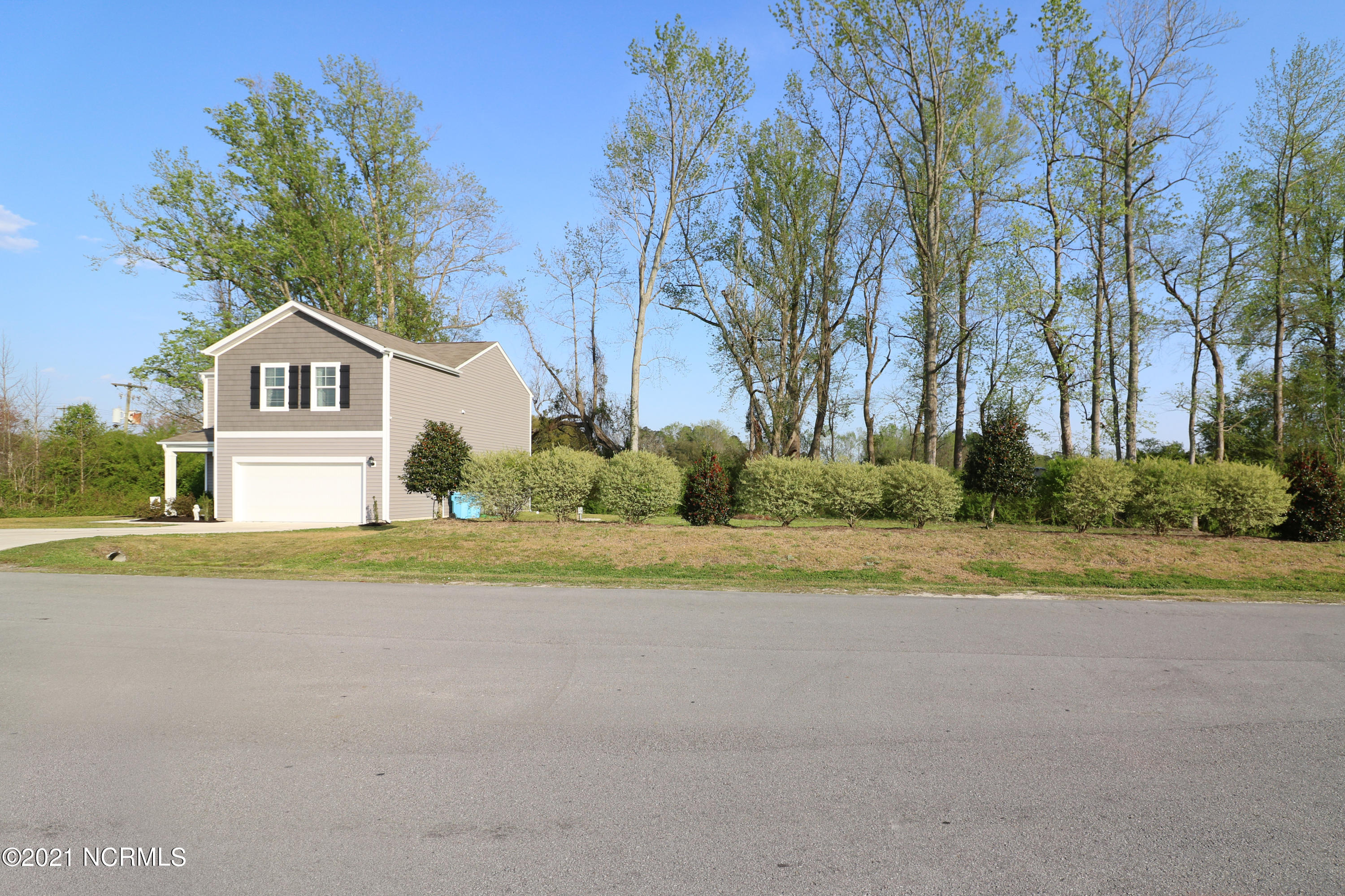103 River Winding Road Jacksonville, NC 28540 - Photo 2 of 40 3