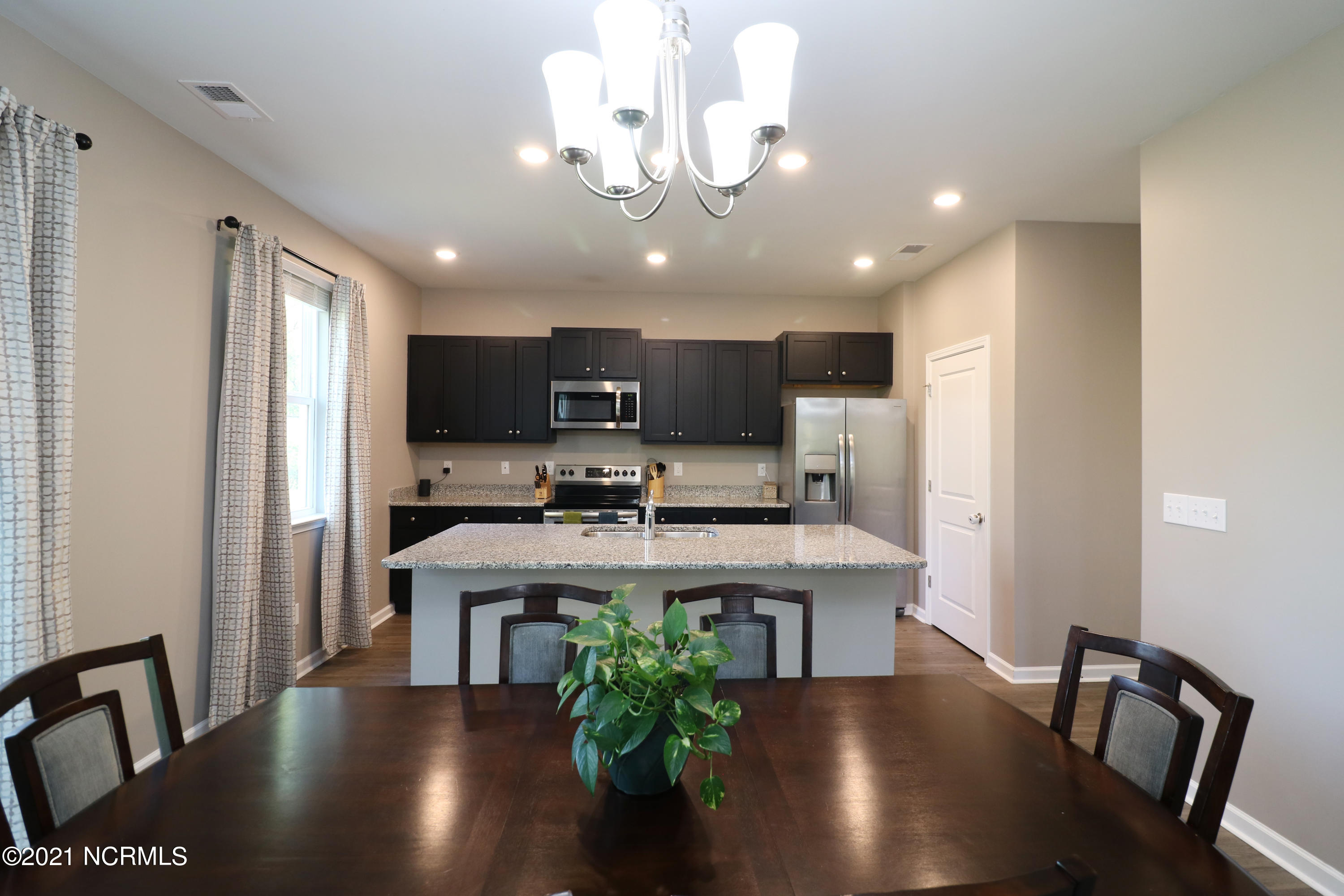 103 River Winding Road Jacksonville, NC 28540 - Photo 6 of 40 10